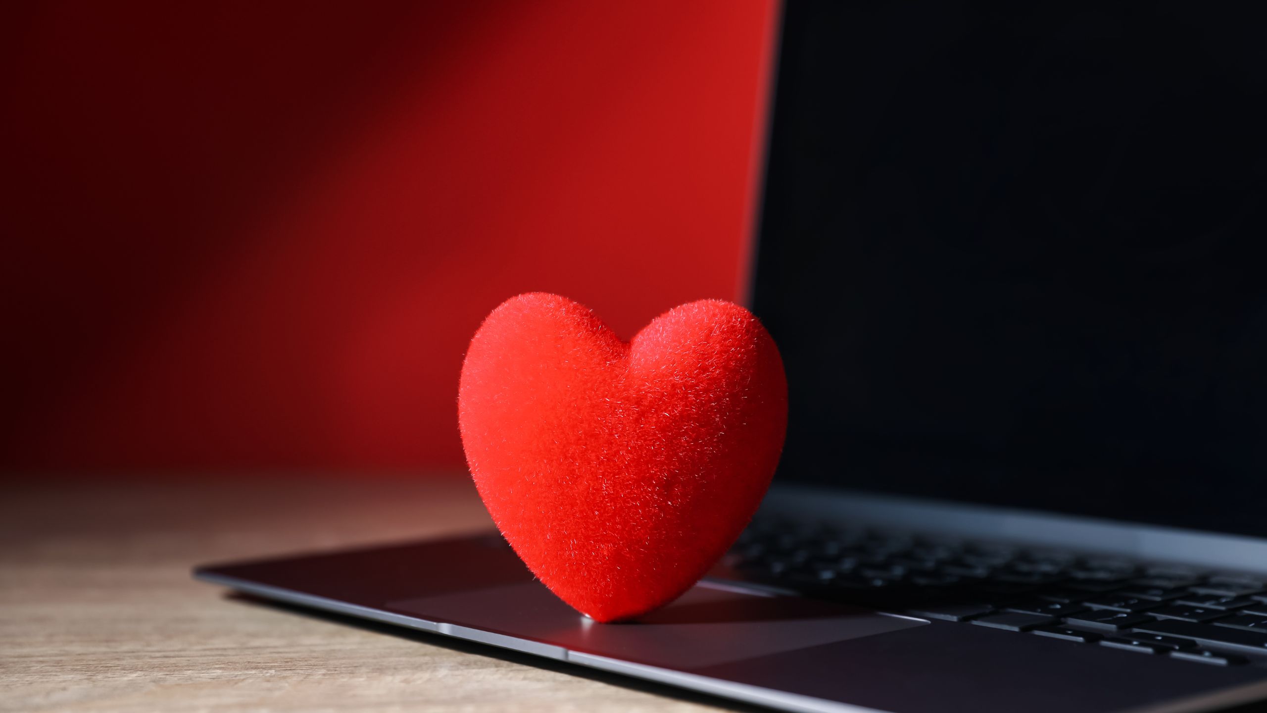 Soulmates-to-AI-Lovers-Embracing-Romance-in-the-Phygital-Era